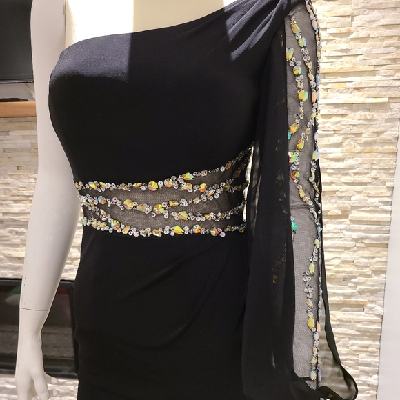 Special Occasion Cocktail Dress. - Picture 3 of 8